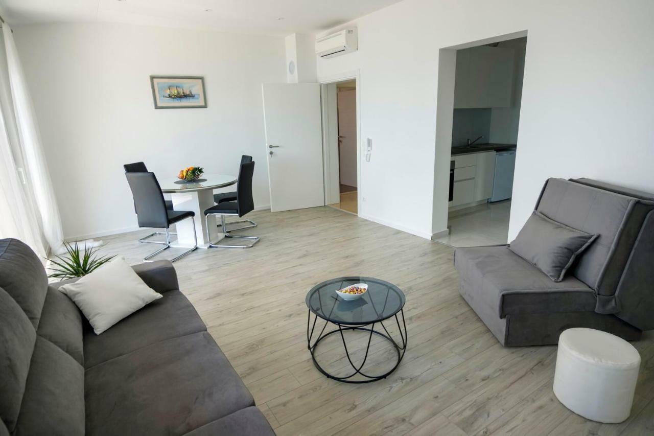 Apartmani Ticinovic 奥米什 外观 照片