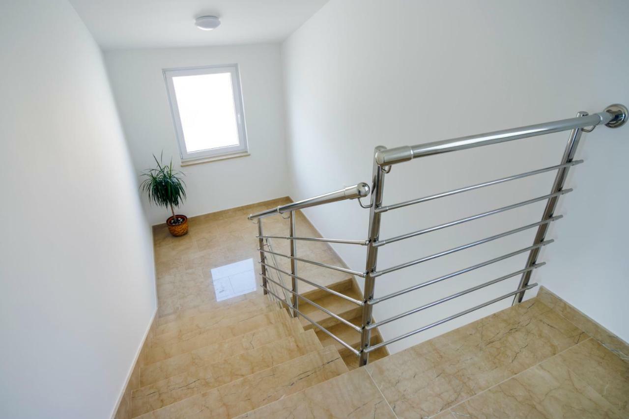 Apartmani Ticinovic 奥米什 外观 照片